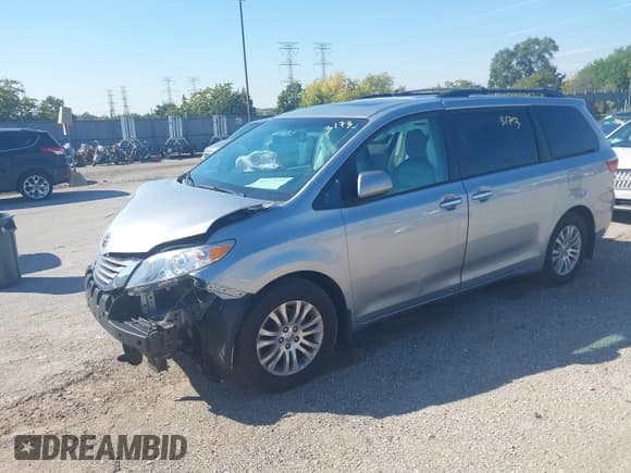 ✅ 2017 Toyota Sienna XLE • VIN: 5TDYZ3DC3HS876505 • Lot: 43213173. Wystawiony na IAAI z przebiegiem 143 734 mil. Bezpłatny archiwum sprzedaży aukcyjnych z USA i szczegółowy raport historii pojazdu na DreamBid. Zdjęcie 18.