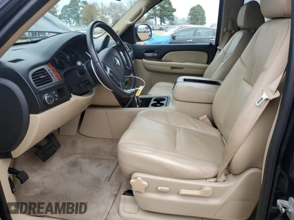 ✅ 2008 Chevrolet Suburban Commercial • VIN: 1GNFC16098R142909 • Lot: 86202704. Wystawiony na Copart z przebiegiem 234 876 mil. Bezpłatny archiwum sprzedaży aukcyjnych z USA i szczegółowy raport historii pojazdu na DreamBid. Zdjęcie 7.