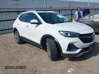 ✅ 2022 Buick Encore GX Essence • VIN: KL4MMFSL0NB063136 • Лот: 42471473. Опубликован ранее на IAAI с пробегом 122 572 миль. Бесплатный доступ к архиву аукционных продаж из США и подробный отчёт об истории автомобиля на DreamBid. Изображение 1.