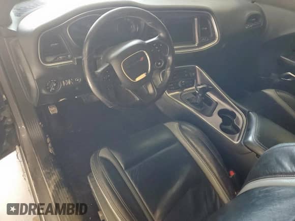 2018 Dodge Challenger SXT z VIN 2C3CDZAG7JH303067, wystawiony jako Copart lot #85004405 z przebiegiem 143 762 mil mil oraz Czysty tytuł • Clean title. Historia ofert i sprzedaży dostępna na DreamBid. Obrazek 8.