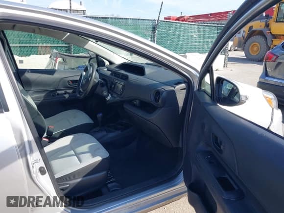 ✅ 2015 Toyota Prius One • VIN: JTDKDTB30F1586451 • Lot: 43638640. Listed on IAAI with 108,797 mi. Free auction sales archive from the USA and detailed vehicle history report at DreamBid. Image 5.