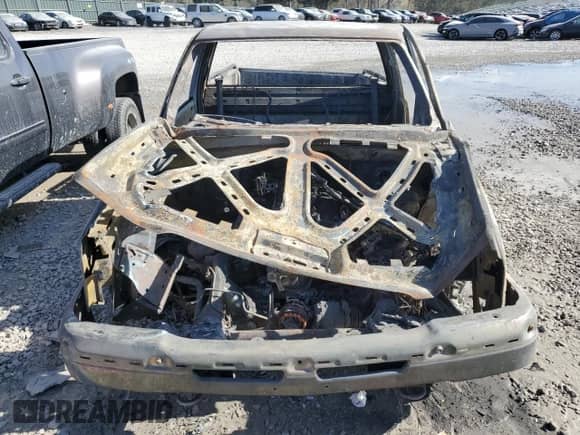 2005 Chevrolet Silverado 1500 Work Truck с VIN 1GCEC14X85Z137054, выставлен на аукционе Copart как лот 47140565 с пробегом Не указан миль и На запчасти • Non repairable. История ставок и продаж доступна на DreamBid. Изображение 5.