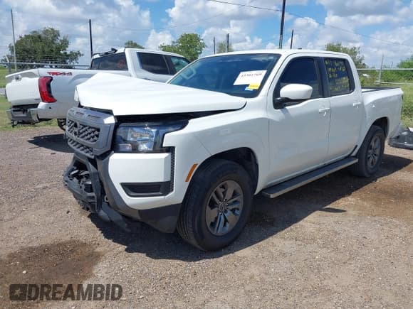 ✅ 2025 Nissan Frontier SL • VIN: 1N6ED1EJ8SN627484 • Лот: 43301769. Опубликован ранее на IAAI с пробегом 6 765 миль. Бесплатный доступ к архиву аукционных продаж из США и подробный отчёт об истории автомобиля на DreamBid. Изображение 2.