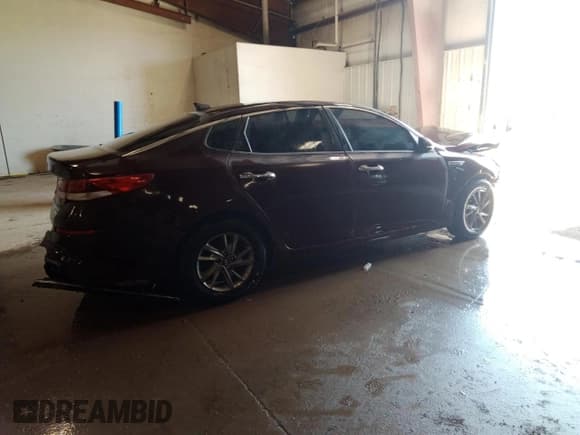 ✅ 2019 Kia Optima S • VIN: 5XXGT4L30KG368621 • Lot: 86503065. Wystawiony na Copart z przebiegiem 185 319 mil. Bezpłatny archiwum sprzedaży aukcyjnych z USA i szczegółowy raport historii pojazdu na DreamBid. Zdjęcie 3.