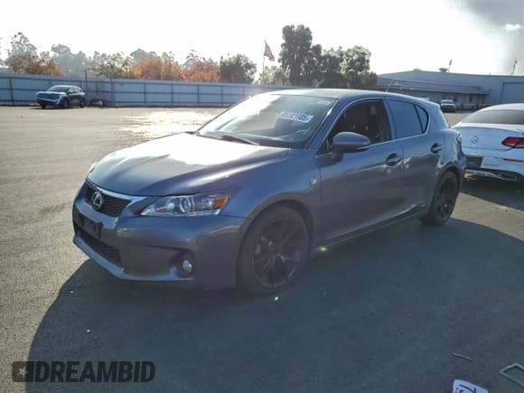 ✅ 2013 Lexus CT 200h • VIN: JTHKD5BH3D2170018 • Лот: 95109105. Опубликован ранее на Copart с пробегом 174 207 миль. Бесплатный доступ к архиву аукционных продаж из США и подробный отчёт об истории автомобиля на DreamBid. Изображение 1.
