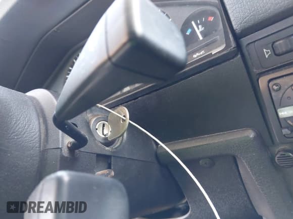 ✅ 1988 BMW 3 Series • VIN: WBABB2301J8858670 • Lot: 42245327. Wystawiony na IAAI z przebiegiem 110 749 mil. Bezpłatny archiwum sprzedaży aukcyjnych z USA i szczegółowy raport historii pojazdu na DreamBid. Zdjęcie 11.