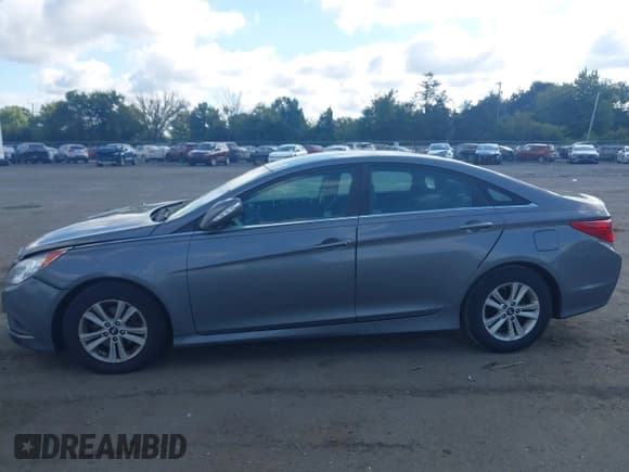 ✅ 2014 Hyundai Sonata GLS • VIN: 5NPEB4AC3EH861439 • Lot: 43122497. Listed on IAAI with 165,534 mi. Free auction sales archive from the USA and detailed vehicle history report at DreamBid. Image 14.