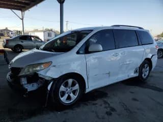 ✅ 2014 Toyota Sienna LE • VIN: 5TDKK3DC6ES414574 • Lot: 82541325. Listed on Copart with 198,334 mi. Free auction sales archive from the USA and detailed vehicle history report at DreamBid. Image 1.