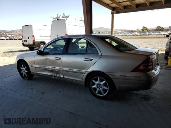 ✅ 2002 Mercedes-Benz C 230/260/280/320 • VIN: WDBRF61J52F287947 • Lot: 69471795. Wystawiony na Copart z przebiegiem 144 473 mil. Bezpłatny archiwum sprzedaży aukcyjnych z USA i szczegółowy raport historii pojazdu na DreamBid. Zdjęcie 2.