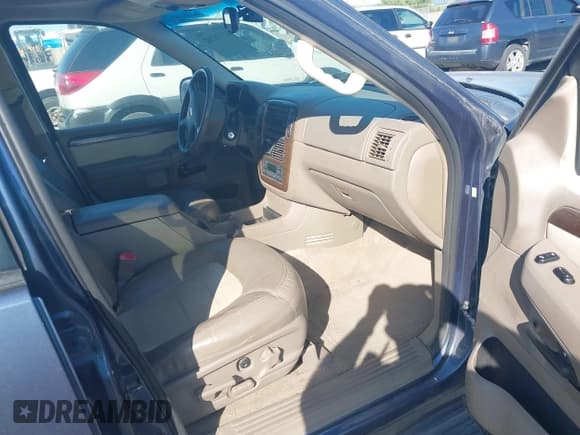 ✅ 2004 Ford Explorer Eddie Bauer • VIN: 1FMDU74K64UB13889 • Lot: 42146202. Listed on IAAI with 265,106 mi. Free auction sales archive from the USA and detailed vehicle history report at DreamBid. Image 5.