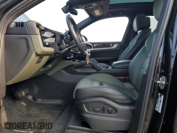 ✅ 2024 Porsche Cayenne • VIN: WP1AA2AY0RDA00148 • Лот: 67527265. Опубликован ранее на Copart с пробегом 17 790 миль. Бесплатный доступ к архиву аукционных продаж из США и подробный отчёт об истории автомобиля на DreamBid. Изображение 7.