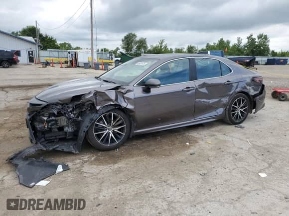 2022 Toyota Camry SE with VIN 4T1G11BK2NU048613, listed as a Copart auction lot 67994955 with 50,250 mi miles and Salvage title. Bid and sale history available at DreamBid. Image 1.