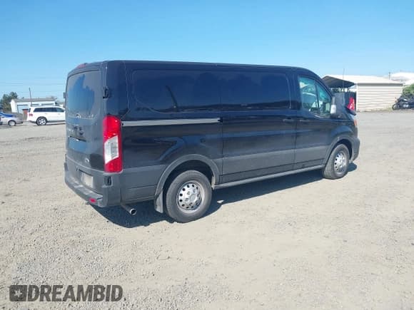 ✅ 2022 Ford Transit • VIN: 1FTYE2Y82NKA36083 • Lot: 42090731. Wystawiony na IAAI z przebiegiem 32 466 mil. Bezpłatny archiwum sprzedaży aukcyjnych z USA i szczegółowy raport historii pojazdu na DreamBid. Zdjęcie 4.
