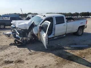 2018 Chevrolet Silverado 3500HD Work Truck z VIN 1GC4KZCG8JF218517, wystawiony jako Copart lot #74915614 z przebiegiem 148 040 mil mil oraz Szkoda całkowita • Salvage title. Historia ofert i sprzedaży dostępna na DreamBid. Obrazek 1.