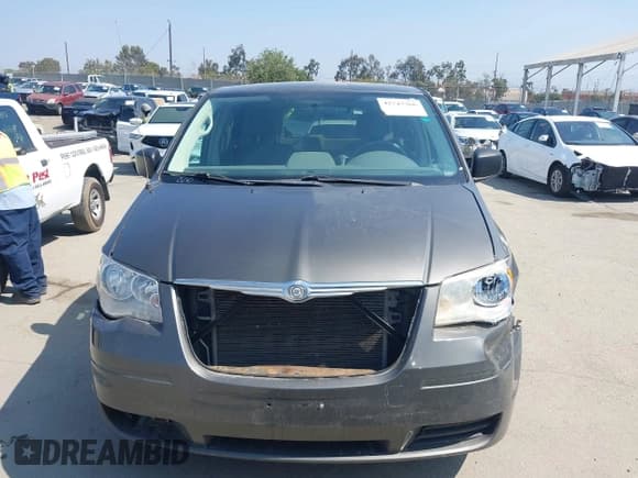 ✅ 2010 Chrysler Town & Country LX • VIN: 2A4RR2D1XAR454463 • Lot: 42747766. Wystawiony na IAAI z przebiegiem 167 700 mil. Bezpłatny archiwum sprzedaży aukcyjnych z USA i szczegółowy raport historii pojazdu na DreamBid. Zdjęcie 12.