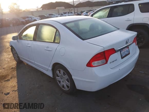 ✅ 2011 Honda Civic LX • VIN: 2HGFA1F5XBH538625 • Lot: 43508556. Wystawiony na IAAI z przebiegiem 142 495 mil. Bezpłatny archiwum sprzedaży aukcyjnych z USA i szczegółowy raport historii pojazdu na DreamBid. Zdjęcie 3.