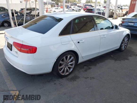 ✅ 2013 Audi A4 Premium Plus • VIN: WAUFFAFL9DN043645 • Lot: 43348427. Wystawiony na IAAI z przebiegiem 116 994 mil. Bezpłatny archiwum sprzedaży aukcyjnych z USA i szczegółowy raport historii pojazdu na DreamBid. Zdjęcie 4.