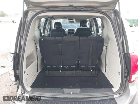 ✅ 2015 Dodge Grand Caravan SE • VIN: 2C4RDGBG2FR512095 • Lot: 43156864. Wystawiony na IAAI z przebiegiem 278 208 mil. Bezpłatny archiwum sprzedaży aukcyjnych z USA i szczegółowy raport historii pojazdu na DreamBid. Zdjęcie 16.