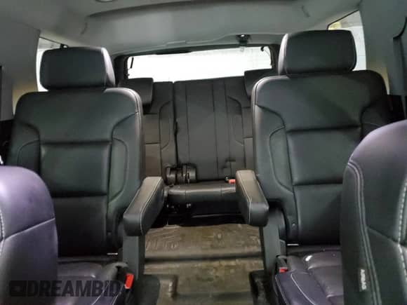 2020 Chevrolet Tahoe Premier z VIN 1GNSKCKJ2LR300639, wystawiony jako Copart lot #46832055 z przebiegiem 95 003 mil mil oraz Szkoda całkowita • Salvage title. Historia ofert i sprzedaży dostępna na DreamBid. Obrazek 10.