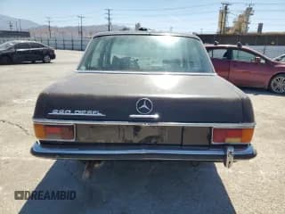 ✅ 1972 Mercedes-Benz 220 • VIN: 11511012225821 • Lot: 65549385. Listed on Copart with 45,074 mi. Free auction sales archive from the USA and detailed vehicle history report at DreamBid. Image 6.