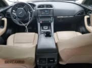 ✅ 2017 Jaguar F-Pace 35t Premium • VIN: SADCJ2BV6HA085855 • Lot: 90569765. Wystawiony na Copart z przebiegiem 99 304 mil. Bezpłatny archiwum sprzedaży aukcyjnych z USA i szczegółowy raport historii pojazdu na DreamBid. Zdjęcie 8.