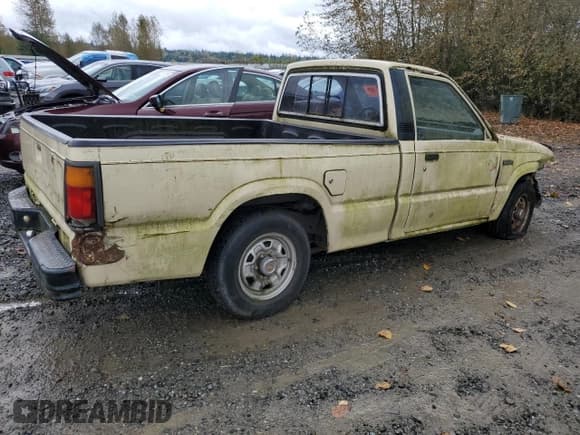 ✅ 1987 Mazda B-Series SE5 • VIN: JM2UF1111H0526674 • Lot: 73239394. Listed on Copart with 122,601 mi. Free auction sales archive from the USA and detailed vehicle history report at DreamBid. Image 3.