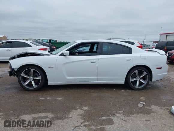 ✅ 2014 Dodge Charger RT • VIN: 2C3CDXCT7EH306894 • Lot: 43293085. Wystawiony na IAAI z przebiegiem 75 186 mil. Bezpłatny archiwum sprzedaży aukcyjnych z USA i szczegółowy raport historii pojazdu na DreamBid. Zdjęcie 15.
