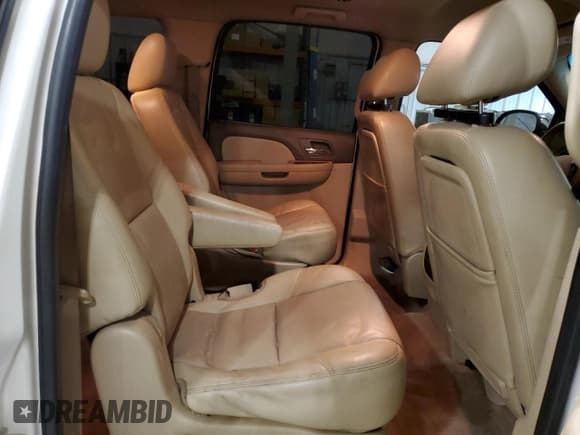 ✅ 2011 Chevrolet Suburban LTZ • VIN: 1GNSKKE39BR185558 • Lot: 68596344. Wystawiony na Copart z przebiegiem 228 671 mil. Bezpłatny archiwum sprzedaży aukcyjnych z USA i szczegółowy raport historii pojazdu na DreamBid. Zdjęcie 11.