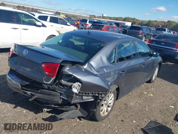 ✅ 2013 Volkswagen Passat S • VIN: 1VWAH7A3XDC055975 • Lot: 43501927. Wystawiony na IAAI z przebiegiem 163 421 mil. Bezpłatny archiwum sprzedaży aukcyjnych z USA i szczegółowy raport historii pojazdu na DreamBid. Zdjęcie 4.