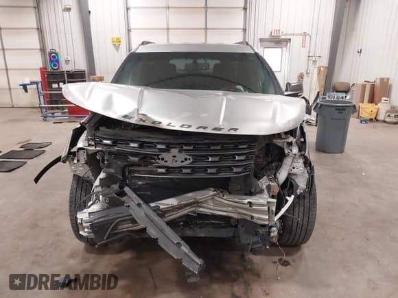 ✅ 2017 Ford Explorer XLT • VIN: 1FM5K8D89HGA27310 • Lot: 42051535. Wystawiony na IAAI z przebiegiem 111 483 mil. Bezpłatny archiwum sprzedaży aukcyjnych z USA i szczegółowy raport historii pojazdu na DreamBid. Zdjęcie 13.