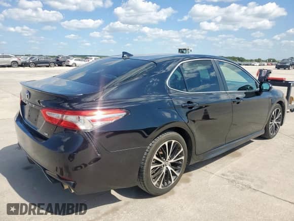 2019 Toyota Camry LE z VIN 4T1B11HK0KU794720, wystawiony jako Copart lot #66700455 z przebiegiem 102 818 mil mil oraz Czysty tytuł • Clean title. Historia ofert i sprzedaży dostępna na DreamBid. Obrazek 3.
