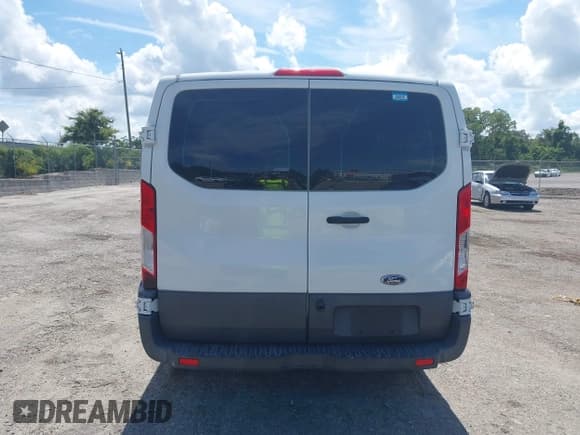 ✅ 2016 Ford Transit Cargo • VIN: 1FTYR1YM2GKB07832 • Lot: 42614414. Wystawiony na IAAI z przebiegiem Nie podano. Bezpłatny archiwum sprzedaży aukcyjnych z USA i szczegółowy raport historii pojazdu na DreamBid. Zdjęcie 16.