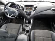 ✅ 2013 Hyundai Veloster w/Black Int • VIN: KMHTC6AD9DU158159 • Lot: 48942295. Wystawiony na Copart z przebiegiem 127 370 mil. Bezpłatny archiwum sprzedaży aukcyjnych z USA i szczegółowy raport historii pojazdu na DreamBid. Zdjęcie 8.