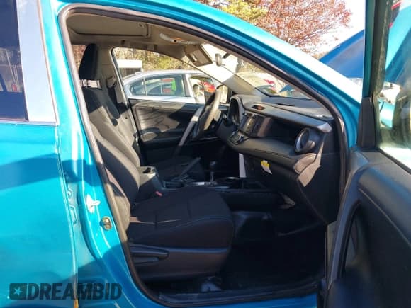 ✅ 2016 Toyota RAV4 XLE • VIN: JTMRJREV8GD031139 • Lot: 43686413. Listed on IAAI with 207,032 mi. Free auction sales archive from the USA and detailed vehicle history report at DreamBid. Image 5.