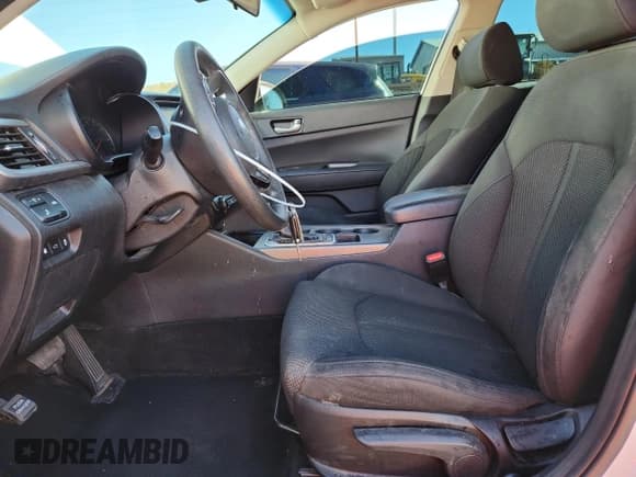 ✅ 2019 Kia Optima S • VIN: 5XXGT4L34KG323200 • Lot: 89535825. Wystawiony na Copart z przebiegiem 119 610 mil. Bezpłatny archiwum sprzedaży aukcyjnych z USA i szczegółowy raport historii pojazdu na DreamBid. Zdjęcie 7.