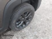 ✅ 2017 Jeep Renegade Latitude • VIN: ZACCJBBB2HPG42553 • Lot: 43581723. Wystawiony na IAAI z przebiegiem 56 548 mil. Bezpłatny archiwum sprzedaży aukcyjnych z USA i szczegółowy raport historii pojazdu na DreamBid. Zdjęcie 12.