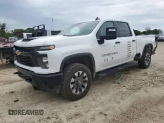 2024 Chevrolet Silverado 2500HD Work Truck с VIN 2GC4YLEYXR1168708, выставлен на аукционе Copart как лот 61971585 с пробегом 28 080 миль миль и Списание • Salvage title. История ставок и продаж доступна на DreamBid. Изображение 1.