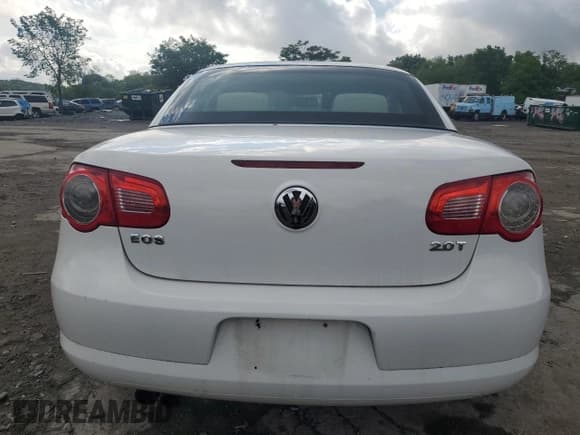 ✅ 2011 Volkswagen Eos Komfort • VIN: WVWBW7AH2BV003170 • Лот: 55771285. Опубликован ранее на Copart с пробегом 129 847 миль. Бесплатный доступ к архиву аукционных продаж из США и подробный отчёт об истории автомобиля на DreamBid. Изображение 6.