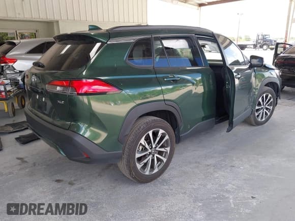 ✅ 2023 Toyota Corolla Cross XLE • VIN: 7MUDAAAGXPV063698 • Lot: 42181158. Wystawiony na IAAI z przebiegiem 22 983 mil. Bezpłatny archiwum sprzedaży aukcyjnych z USA i szczegółowy raport historii pojazdu na DreamBid. Zdjęcie 4.