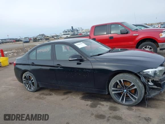 ✅ 2018 BMW 3 Series 330i xDrive • VIN: WBA8D9C54JEM31381 • Lot: 41904785. Listed on IAAI with 64,796 mi. Free auction sales archive from the USA and detailed vehicle history report at DreamBid. Image 13.