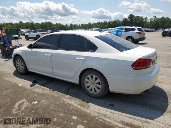 ✅ 2012 Volkswagen Passat S • VIN: 1VWAH7A34CC082507 • Лот: 65336205. Опубликован ранее на Copart с пробегом 152 624 миль. Бесплатный доступ к архиву аукционных продаж из США и подробный отчёт об истории автомобиля на DreamBid. Изображение 2.