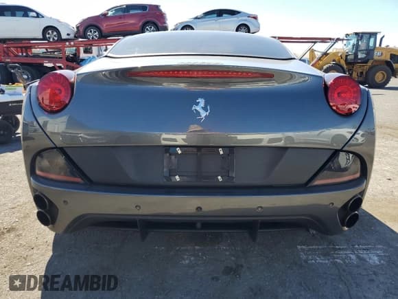 ✅ 2014 Ferrari California • VIN: ZFF65TJA4E0202028 • Lot: 72888484. Listed on Copart with 25,769 mi. Free auction sales archive from the USA and detailed vehicle history report at DreamBid. Image 6.