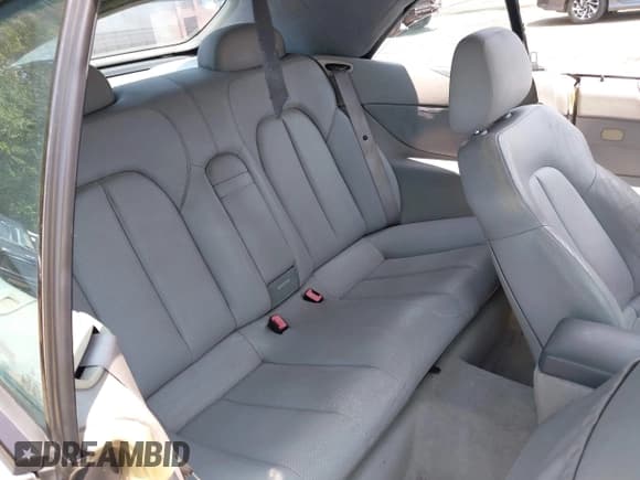 ✅ 2002 Mercedes-Benz CLK 320/430 • VIN: WDBLK70G52T112287 • Lot: 42312024. Wystawiony na IAAI z przebiegiem 268 762 mil. Bezpłatny archiwum sprzedaży aukcyjnych z USA i szczegółowy raport historii pojazdu na DreamBid. Zdjęcie 8.