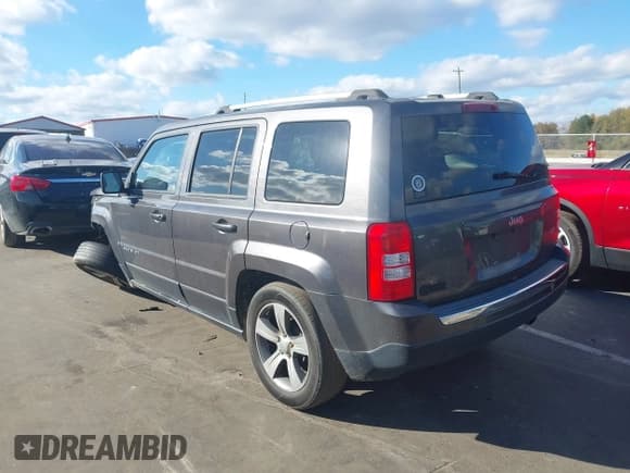 ✅ 2016 Jeep Patriot High Altitude • VIN: 1C4NJPFA7GD700547 • Lot: 43567000. Wystawiony na IAAI z przebiegiem 193 492 mil. Bezpłatny archiwum sprzedaży aukcyjnych z USA i szczegółowy raport historii pojazdu na DreamBid. Zdjęcie 3.