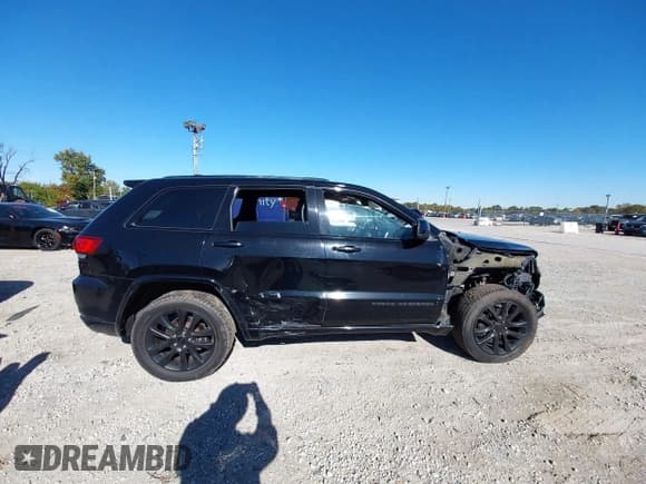 ✅ 2018 Jeep Grand Cherokee Altitude • VIN: 1C4RJFAG1JC138570 • Lot: 43538168. Wystawiony na IAAI z przebiegiem 173 818 mil. Bezpłatny archiwum sprzedaży aukcyjnych z USA i szczegółowy raport historii pojazdu na DreamBid. Zdjęcie 13.