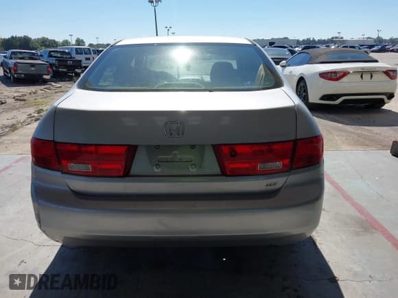 ✅ 2005 Honda Accord EX • VIN: 1HGCM56735A000175 • Lot: 43603338. Wystawiony na IAAI z przebiegiem 161 769 mil. Bezpłatny archiwum sprzedaży aukcyjnych z USA i szczegółowy raport historii pojazdu na DreamBid. Zdjęcie 16.