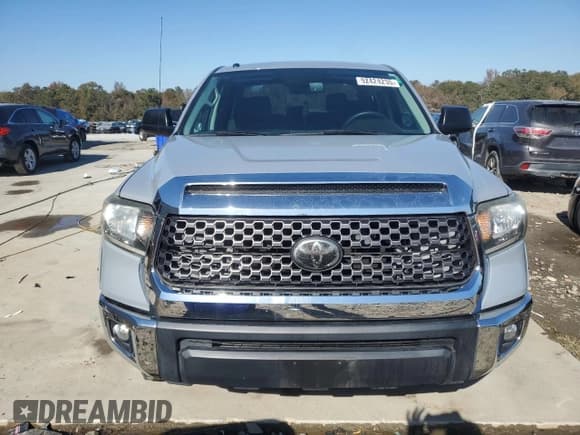 ✅ 2018 Toyota Tundra SR5 • VIN: 5TFEM5F12JX129504 • Лот: 92424235. Опубликован ранее на Copart с пробегом 61 189 миль. Бесплатный доступ к архиву аукционных продаж из США и подробный отчёт об истории автомобиля на DreamBid. Изображение 5.