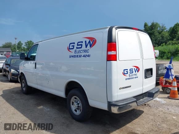 ✅ 2022 Chevrolet Express Cargo • VIN: 1GCWGAFP9N1267476 • Lot: 42673040. Listed on IAAI with 26,508 mi. Free auction sales archive from the USA and detailed vehicle history report at DreamBid. Image 3.