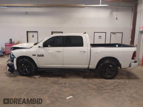 ✅ 2018 Ram 1500 Night • VIN: 1C6RR7MT0JS189238 • Lot: 43504875. Wystawiony na IAAI z przebiegiem 93 609 mil. Bezpłatny archiwum sprzedaży aukcyjnych z USA i szczegółowy raport historii pojazdu na DreamBid. Zdjęcie 14.