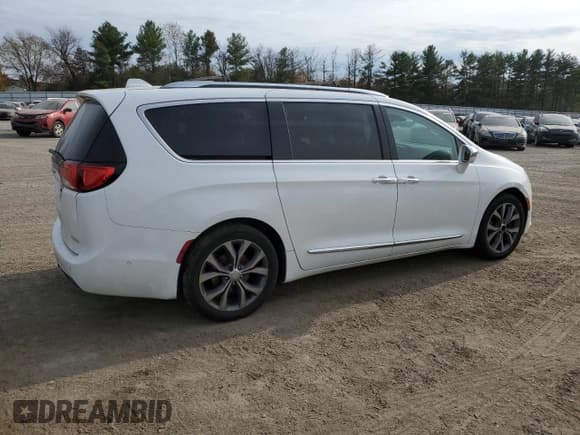 ✅ 2017 Chrysler Pacifica Limited • VIN: 2C4RC1GG7HR633457 • Lot: 91730395. Listed on Copart with 199,348 mi. Free auction sales archive from the USA and detailed vehicle history report at DreamBid. Image 3.